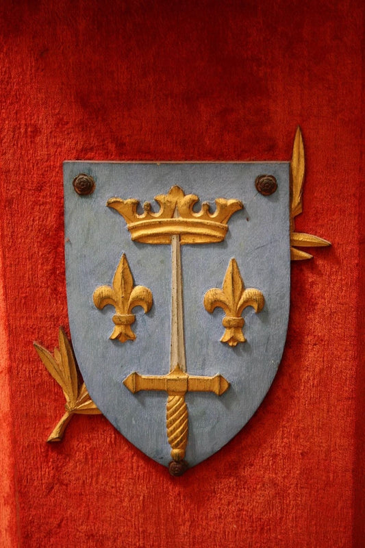 Le Blason de Sainte Jeanne d’Arc : Symbole de Foi et de Courage